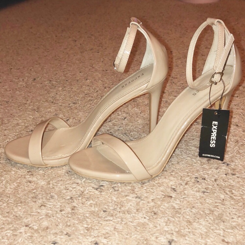 Express Classic Nude Heels NWT